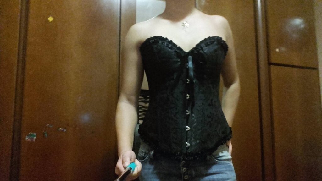 Review of Everbellus Sweetheart Overbust Satin Lace Boned Corset Bustier by pamyk